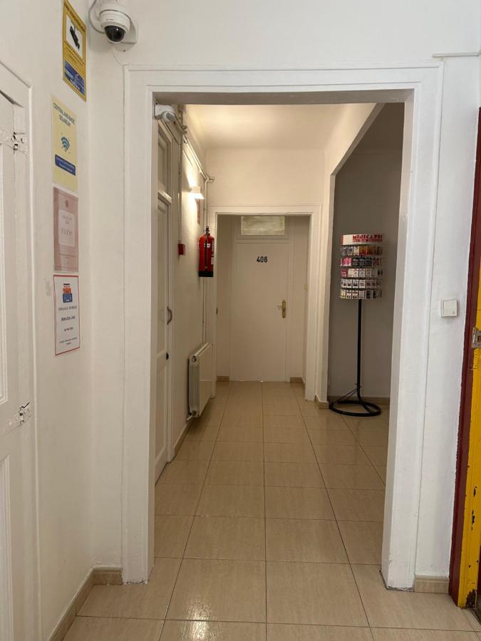 Youth Hostel - Central And Basic Drassanes Barcelona Eksteriør billede