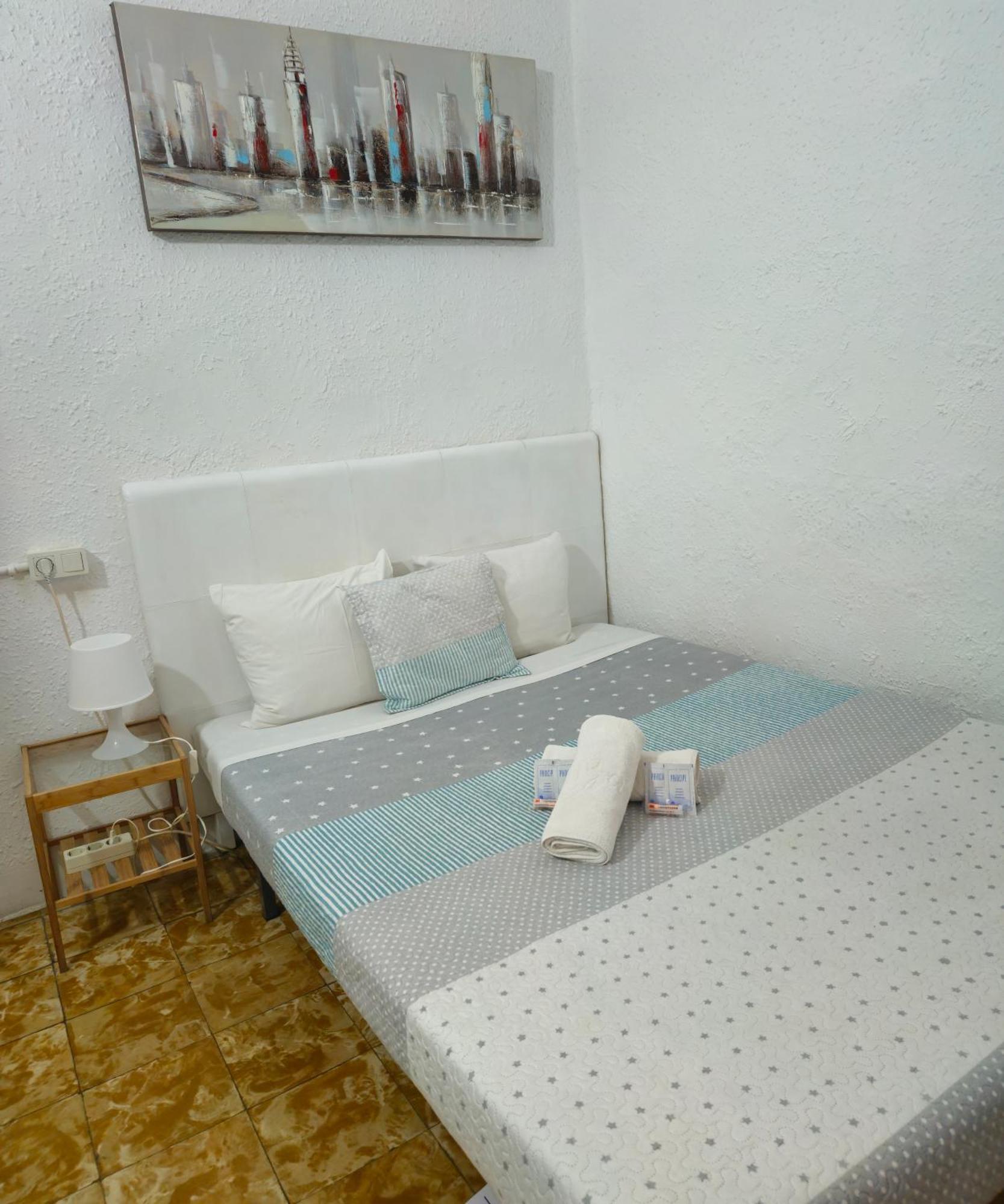 Youth Hostel - Central And Basic Drassanes Barcelona Eksteriør billede