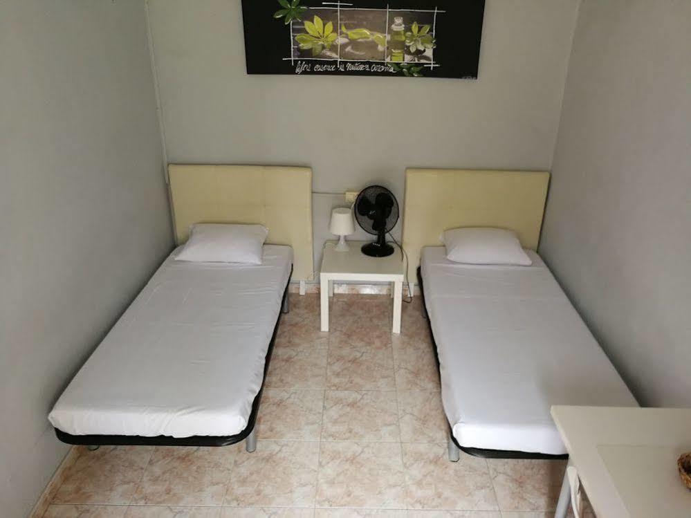 Youth Hostel - Central And Basic Drassanes Barcelona Eksteriør billede